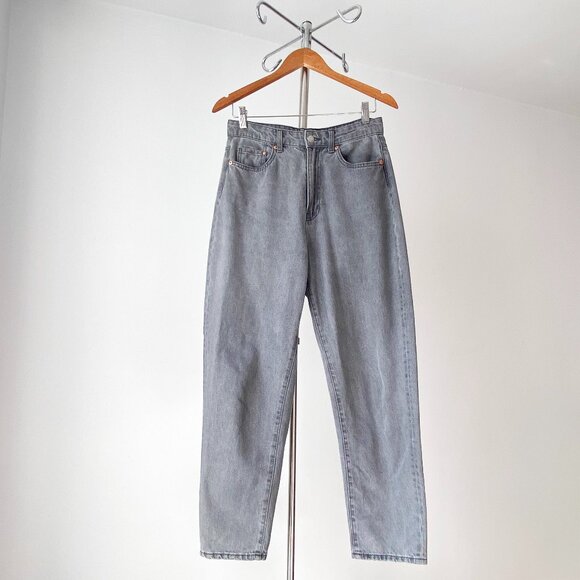 ❄️ Modern Light Gray Ultra High-Waist Minimalist Ankle Mom Jeans - Picture 1 of 7
